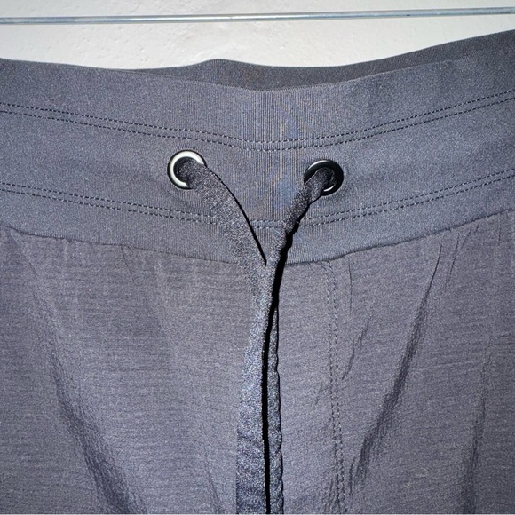 Athleta Trekkie North Crop 23” Jogger Women’s Size 12 - Picture 3 of 11